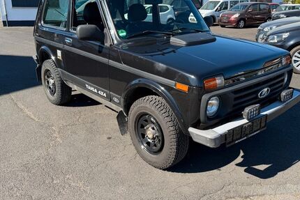 Lada Niva 66.000 km 8.999 &euro; Girod bei Montabaur 56412