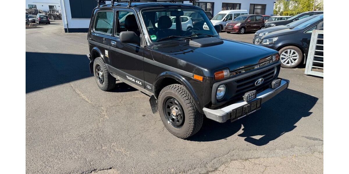 Lada Niva 66.000 km 8.999 &euro; Girod bei Montabaur 56412