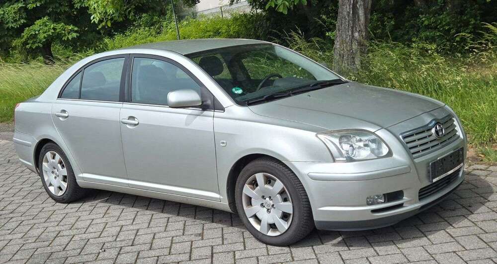 Toyota Avensis 273.634 km 2.899 &euro; Selters 56242