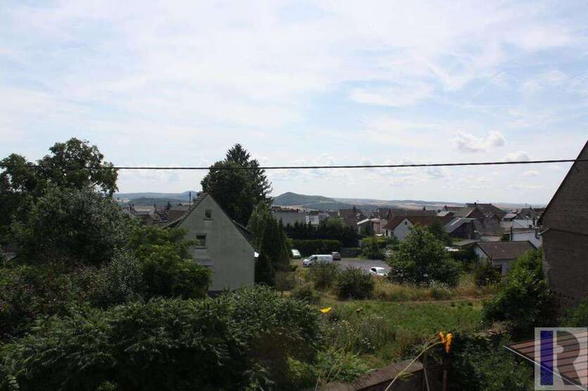 Haus zum Kaufen in Nickenich 295.000 € 245.49 m²