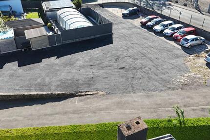 Gewerbe Fläche Schotterplatz teilweise Asphaltiert und Betoniert zimmer