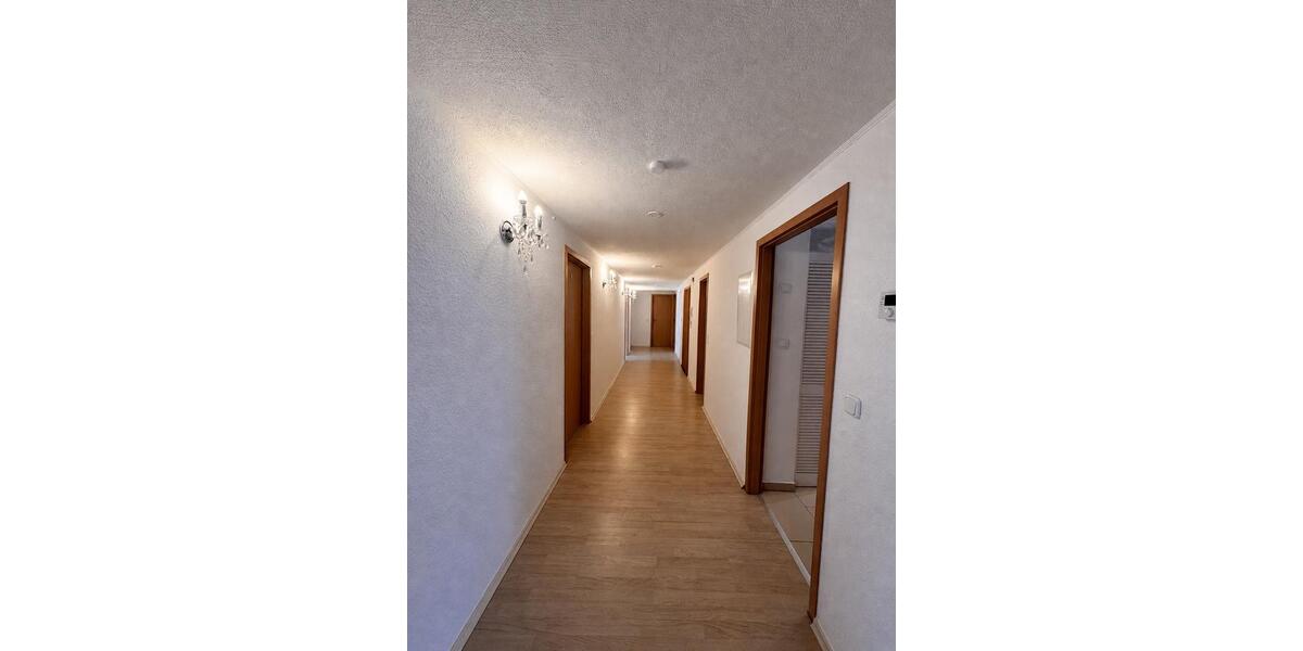 Dachgeschoßwohnung Neuwied - 6 Zimmer, 150 m&sup2;, 1.300&euro; | Angebot:26412451