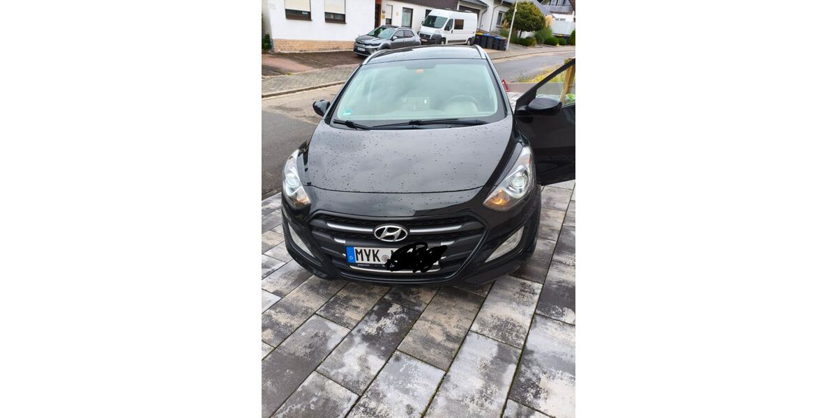 Hyundai i30 98.000 km 9.999 € Urbar 56182