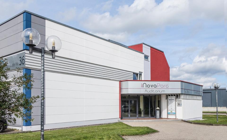 Büro - Lager - Moderne, neu renovierte Büroräume mit IT und Netzwerk Installation, GlasfaserDSL- und Lagerräume zimmer