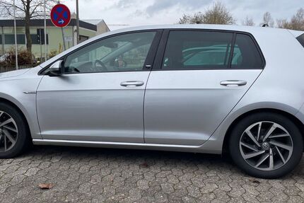 VW Golf 221.923 km 7.980 &euro; Kruft 56642