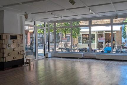 Büroraum mit großer Fensterfront zimmer