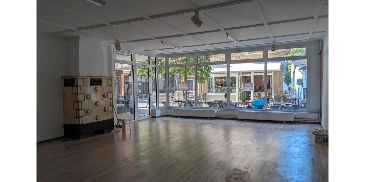 Büroraum mit großer Fensterfront zimmer