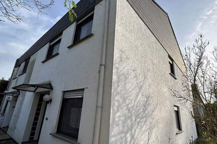 Attraktive sowie familienfreundliche Doppelhaushälfte mit Garten und Balkon in Neuwied 4 zimmer