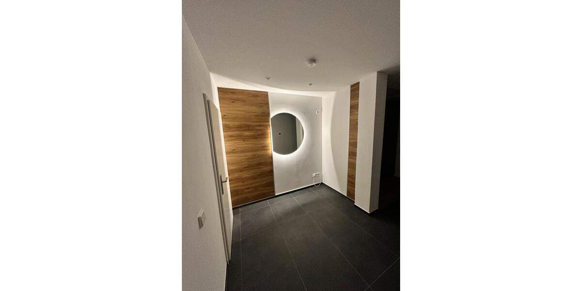 Großzügige, helle 3 ZKB EG-Wohnung - komplett saniert 3 zimmer