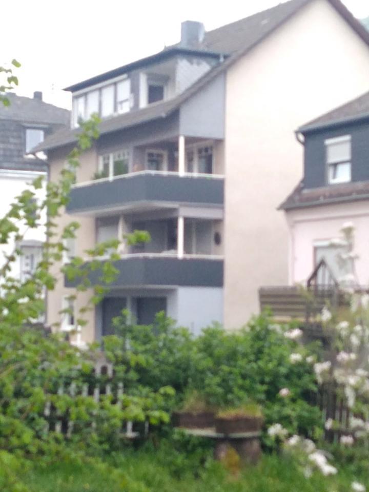 Helle Dachgeschosswohnung in Zentraumslage zimmer