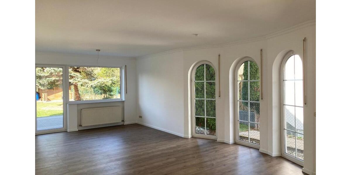 Provisionsfrei: Vielseitiges Wohnhaus mit 3 separaten Eingängen 11 zimmer