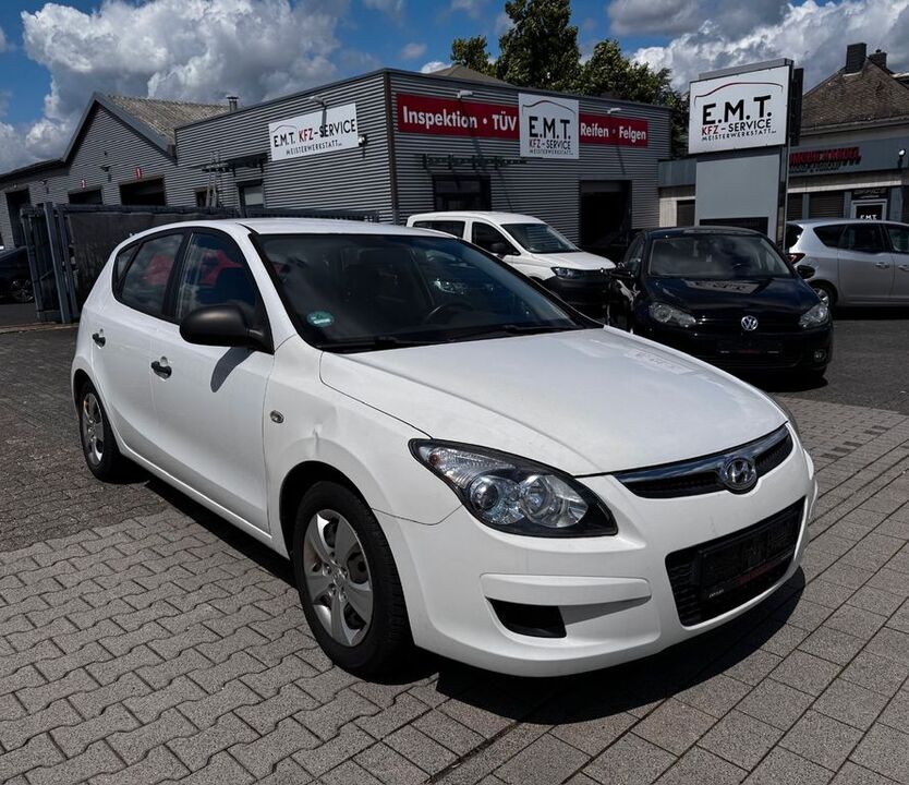 i30