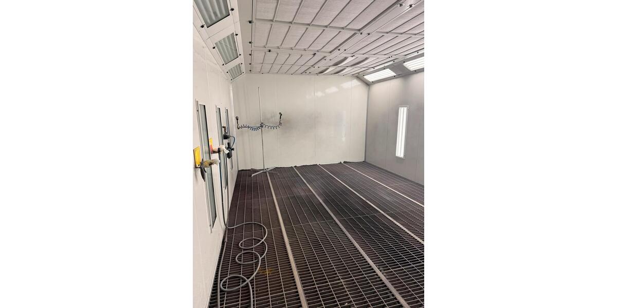 Halle Lackiererei zu vermieten mit Büro WC zimmer