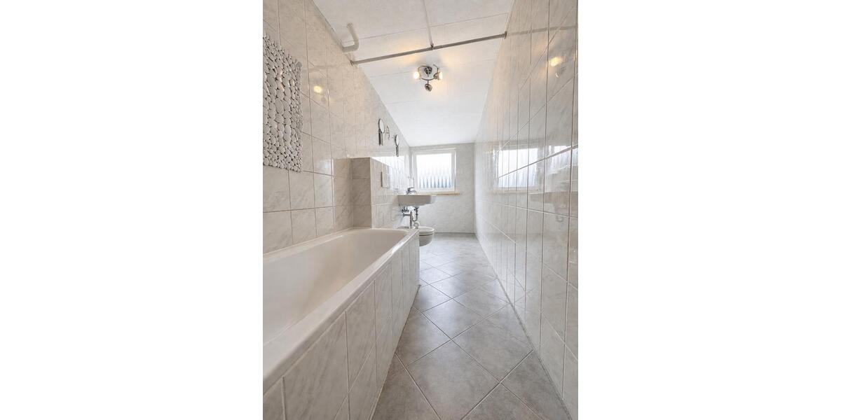 Einfamilienhaus Neuwied - 6 Zimmer, 150 m&sup2;, 1.300&euro; | Angebot:26683029