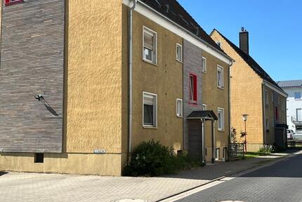 Renditeobjekt mit11 Whg,Parkplätzen,Carport und Halle von Privat