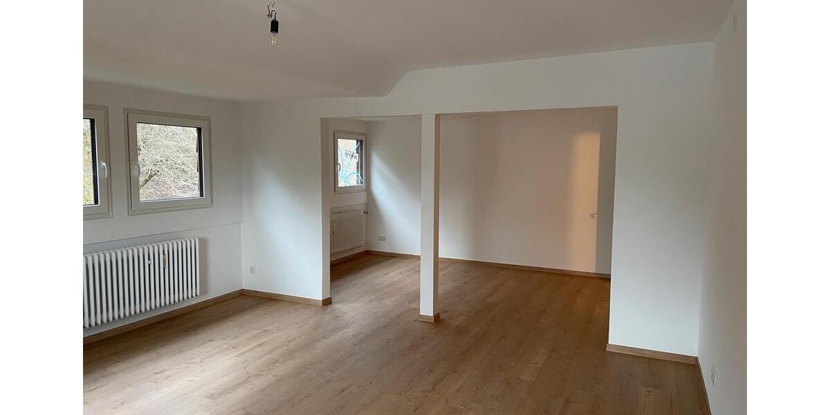 Erstbezug nach Sanierung - Großzügige 4-Zimmer-Wohnung DG 4 zimmer