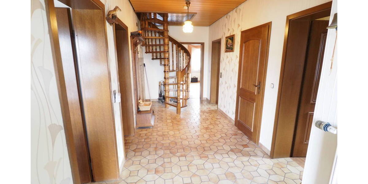 Großzügiges Einfamilienhaus mit Einliegerwohnung - perfekt für Familie oder Wohnen & Arbeiten 7 zimmer