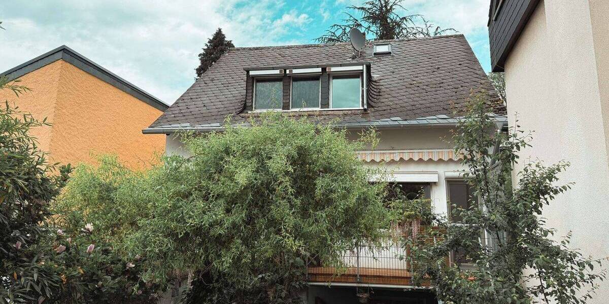 Charmantes und gepflegtes 1-2 Familienhaus in toller Lage 8 zimmer