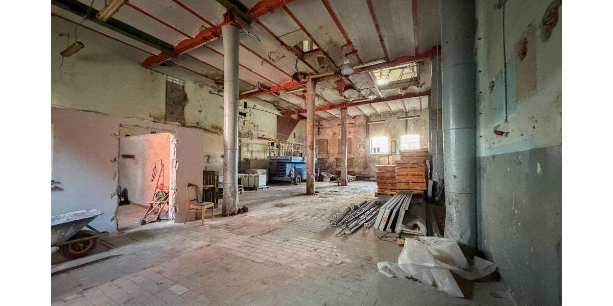 Große, sanierte Lagerhalle mit zusätzlicher anliegender Hallenfläche auf einem Industriegelände! zimmer