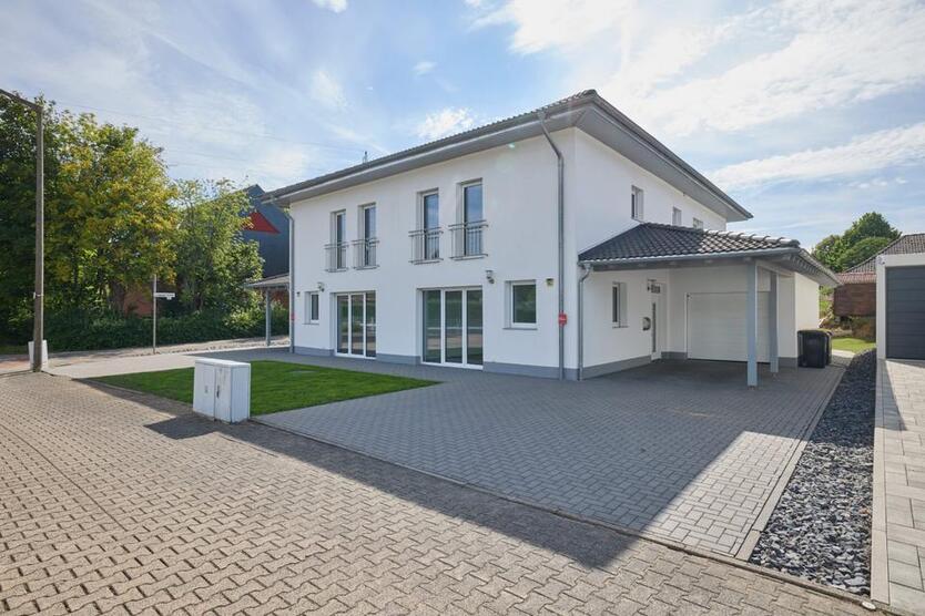 Neuwertige, gepflegte re. Doppelhaushälfte in Ransbach-Baumbach