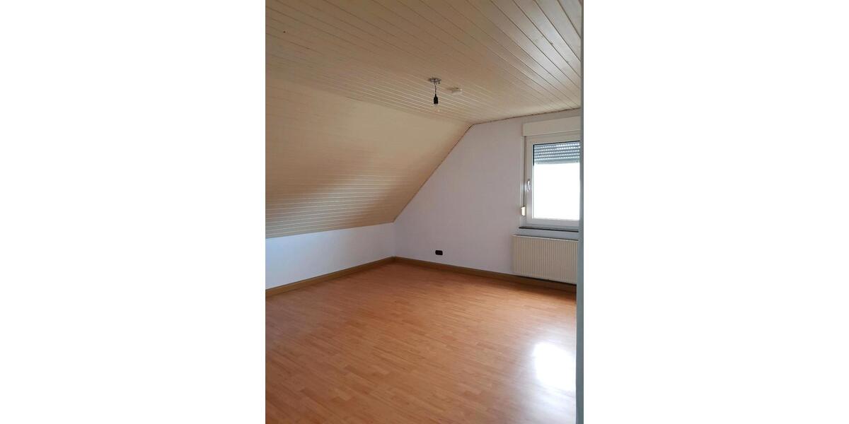 Dachgeschoßwohnung Nauort - 3 Zimmer, 75 m&sup2;, 400&euro; | Angebot:26678207