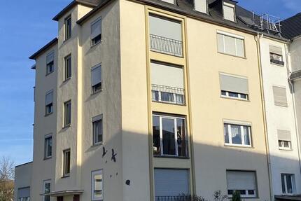 Mehrfamilienhaus mit 6 Garagen und Garten von Privat zu verkaufen