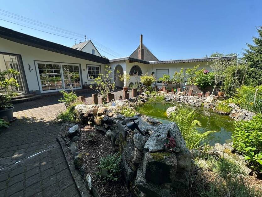 Vielseitiges Wohnhaus mit gepflegtem Grundstück in ruhiger Lage von Wirscheid