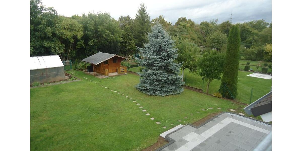 Provisionsfrei: Vielseitiges Wohnhaus mit 3 separaten Eingängen 11 zimmer