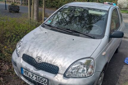 Toyota Yaris 176.000 km 1.600 &euro; Bell 56745