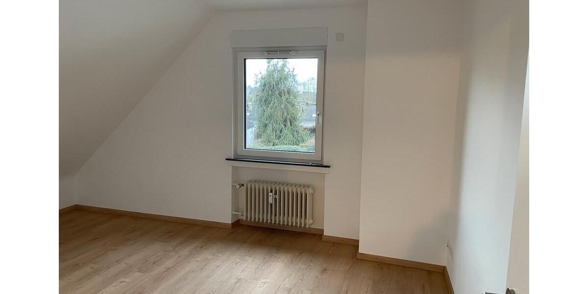 Erstbezug nach Sanierung - Großzügige 4-Zimmer-Wohnung DG 4 zimmer