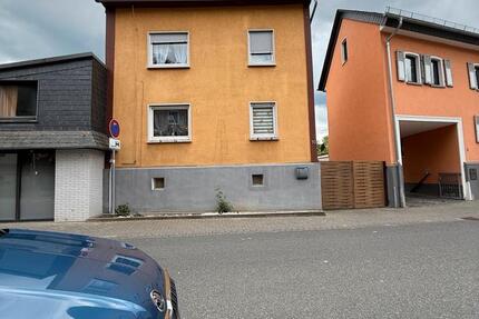 Haus Gückingen - 7 Zimmer, 180 m&sup2;, 280.000&euro; | Angebot:27066463
