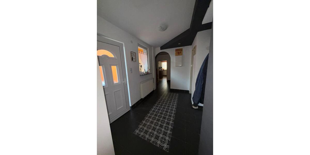 Reihenhaus Gückingen - 7 Zimmer, 180 m&sup2;, 280.000&euro; | Angebot:27066463
