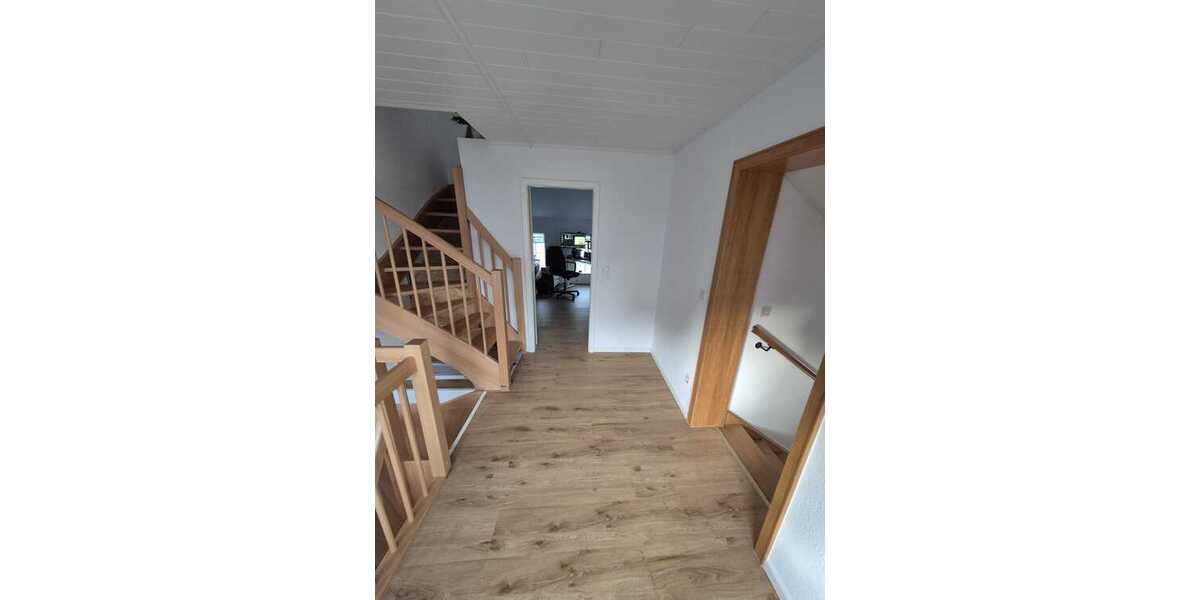 Zentrales Reihenhaus in Vallendar: 4 Zimmer, 2 Bäder, Balkon und 2 Stellplätze im eigenen Hof - Reihenendhaus Vallendar | Angebot:27328022