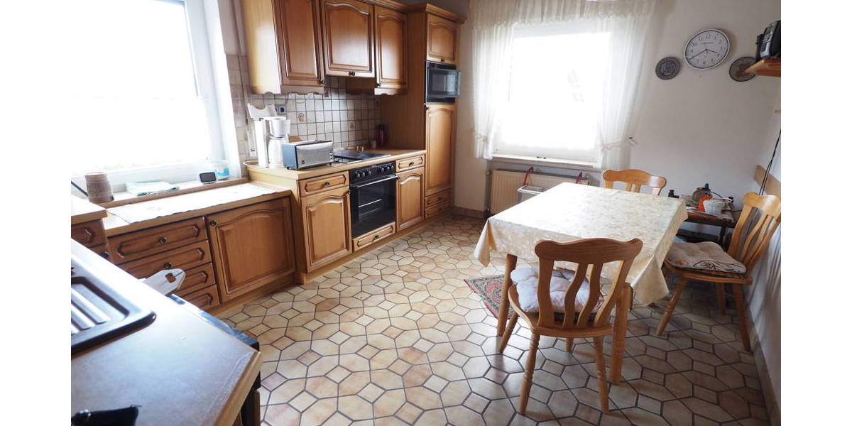 Großzügiges Einfamilienhaus mit Einliegerwohnung - perfekt für Familie oder Wohnen & Arbeiten 7 zimmer