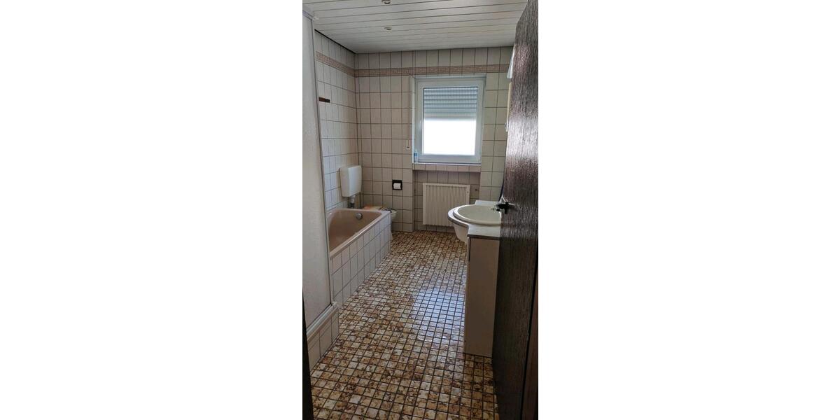 Etagenwohnung Urmitz - 7 Zimmer, 160 m&sup2;, 280.000&euro; | Angebot:26709840