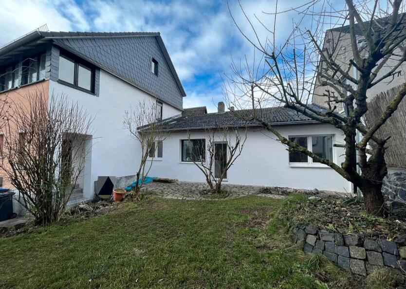 Großzügiges Familenhaus - 7 Zimmer, Garten und Garage