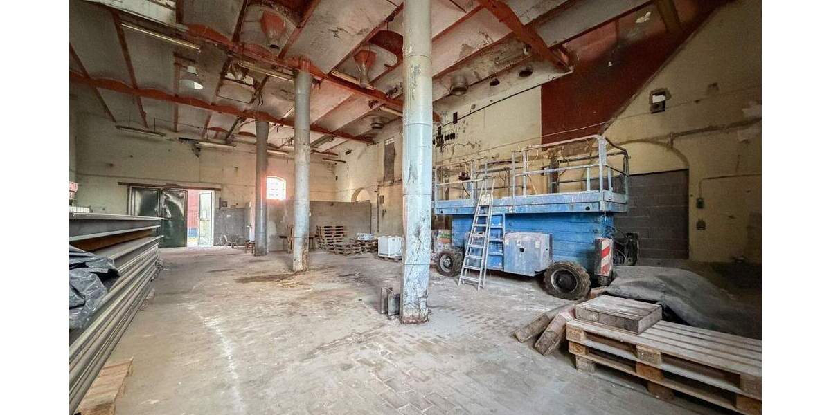 Große, sanierte Lagerhalle mit zusätzlicher anliegender Hallenfläche auf einem Industriegelände! zimmer