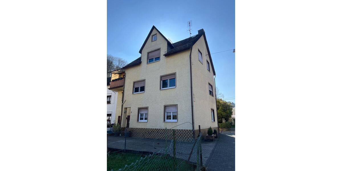 Etagenwohnung Singhofen - 5 Zimmer, 120 m&sup2;, 1.000&euro; | Angebot:26592201