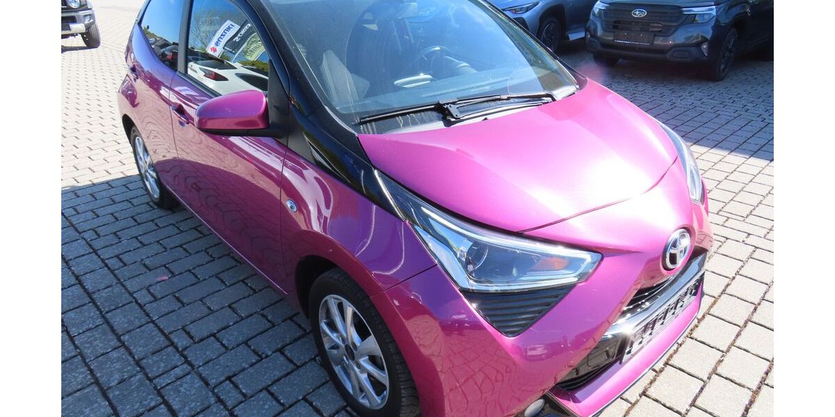 Toyota Aygo (X) 45.800 km 10.499 &euro; Herschbach 56414