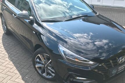 Hyundai i30 18.398 km 23.490 € Oberlahr 57641