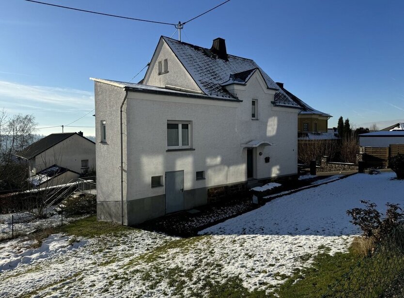 Gemütliches Einfamilienhaus mit großem Garten und Stellplatz in ruhiger Lage von Hillscheid