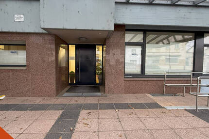 Büro-Praxisfläche mit Lager 9 zimmer