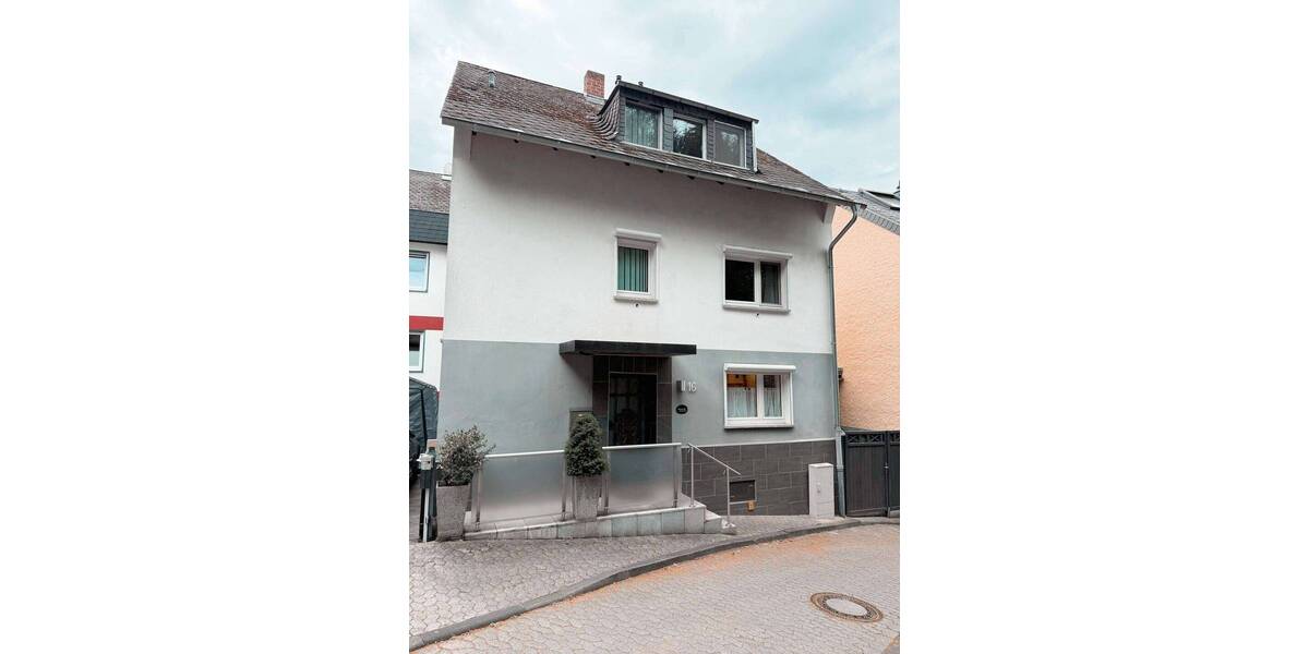 Charmantes und gepflegtes 1-2 Familienhaus in toller Lage 8 zimmer