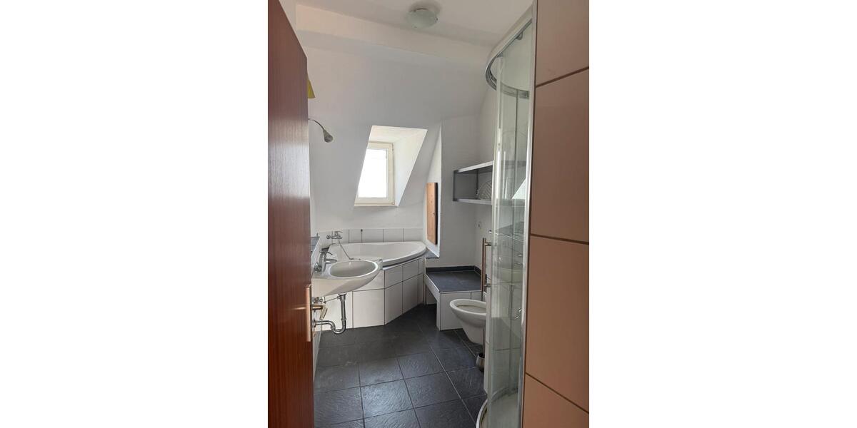 Große DG Wohnung in Koblenz Lützel ideal als WG 4 zimmer