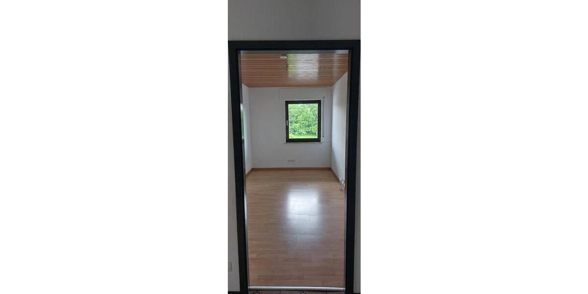 Etagenwohnung Rengsdorf - 4 Zimmer, 127 m&sup2;, 1.150&euro; | Angebot:26679536