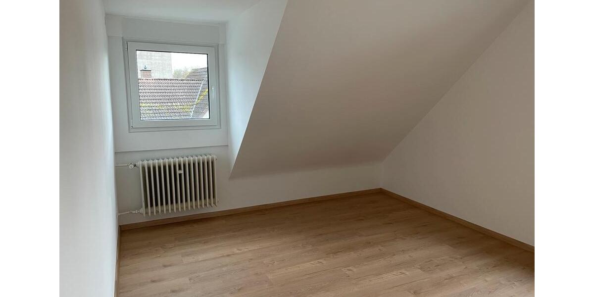 Erstbezug nach Sanierung - Großzügige 4-Zimmer-Wohnung DG 4 zimmer