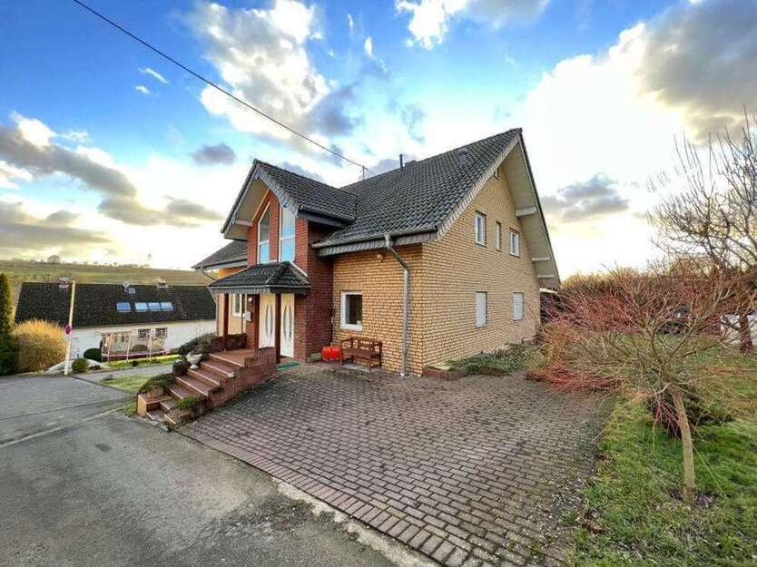 Haus zum Kaufen in Niederhofen 375.000 € 297 m²