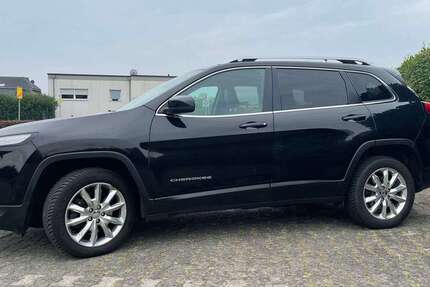 Jeep Cherokee 153.000 km 13.999 &euro; Gückingen 65558