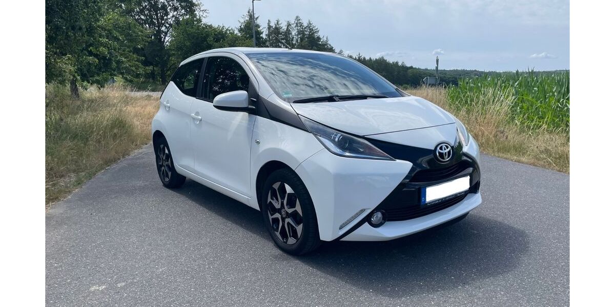 Toyota Aygo (X) 62.680 km 7.990 &euro; Deesen 56237
