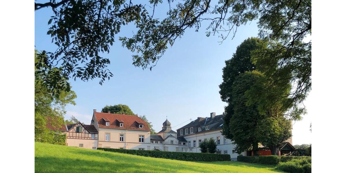 großzügige, kernsanierte 4- Zi.whg. im hist. Forstgut bei Koblenz 4 zimmer